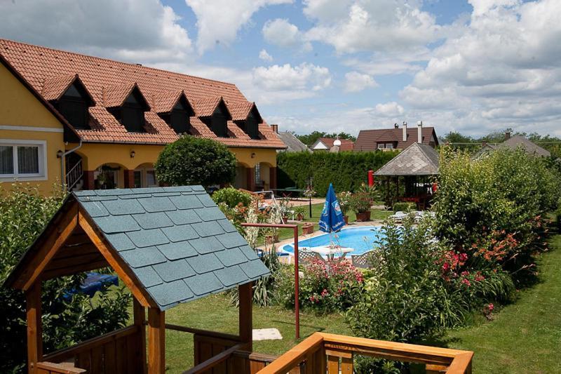 Holp Panzio Ξενοδοχείο Balatonföldvár Εξωτερικό φωτογραφία